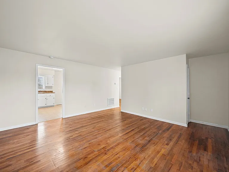 109 Holley St #B — Photo 4