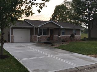 502 Bargraves Blvd, Troy, IL
