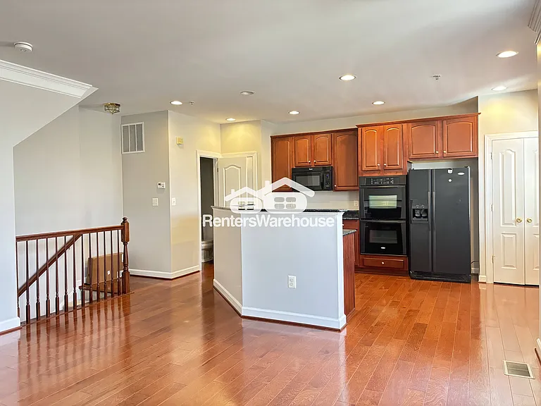 3511 Carriage Walk Ln — Photo 9