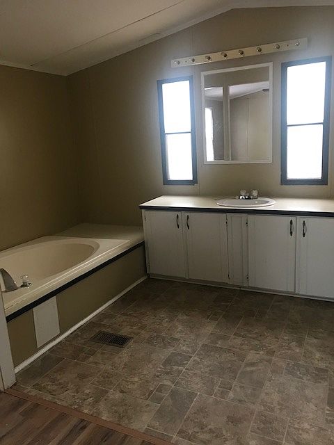 1st image of 189 Lake Point Dr