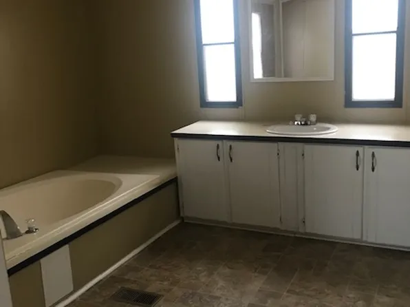 189 Lake Point Dr, Penhook, VA 24137