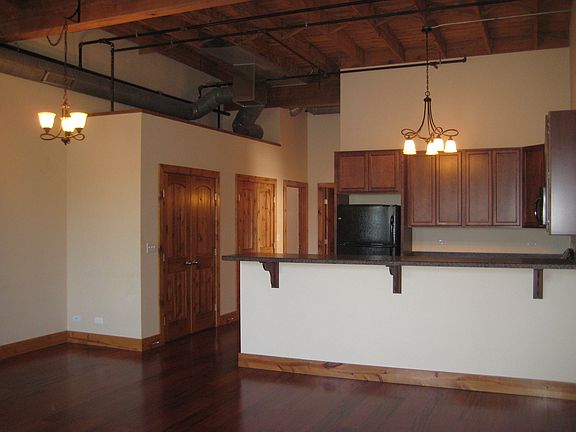 3rd image of 342 Hutchins Ct