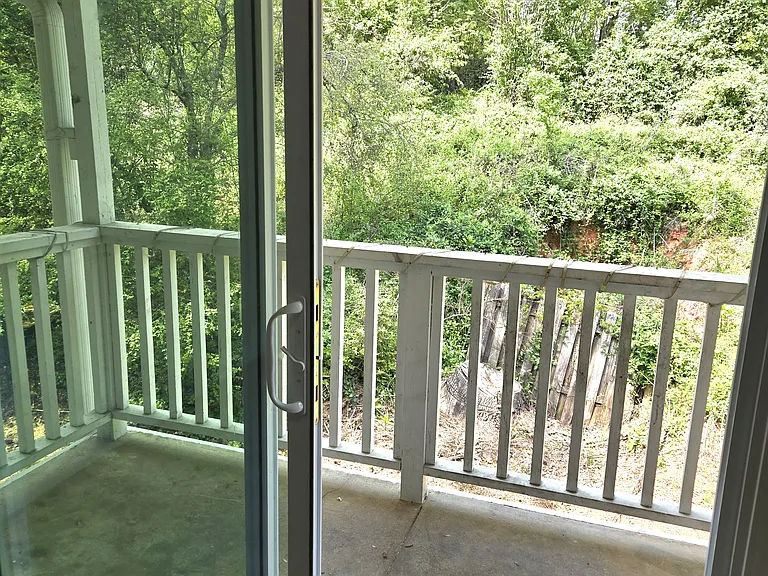 106 Sterling Ct — Photo 15