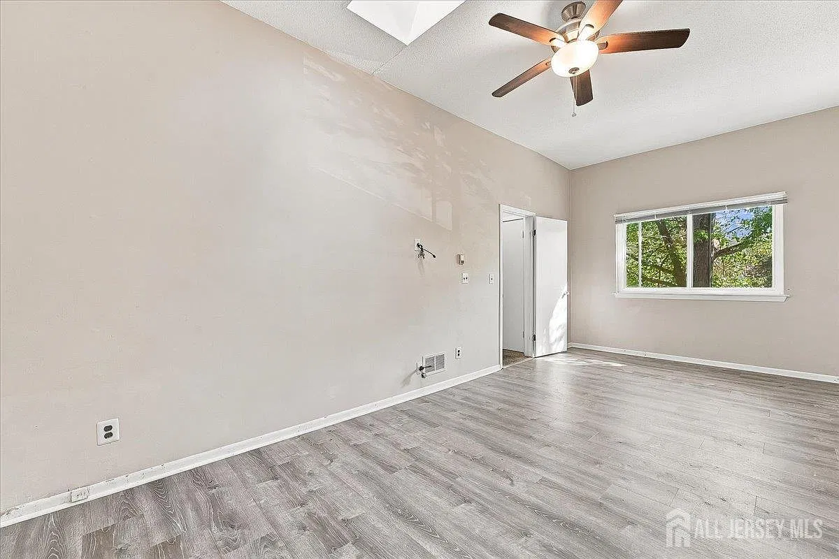 3 bed, 2.0 bath, $2,850 — Photo 3