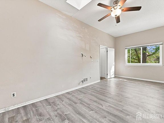 3rd image of 34 Foxtail Ln