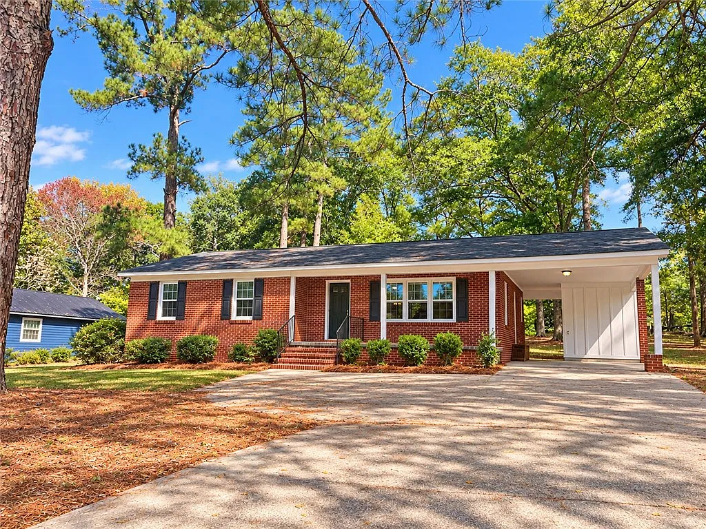 3 bed, 2.0 bath, $1,800 — Photo 1