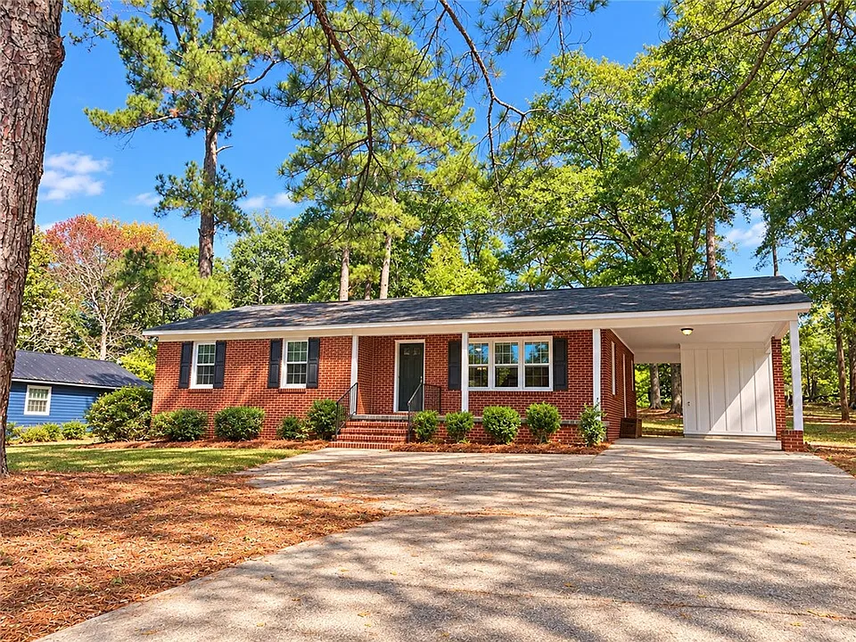241 Hillcrest Cir