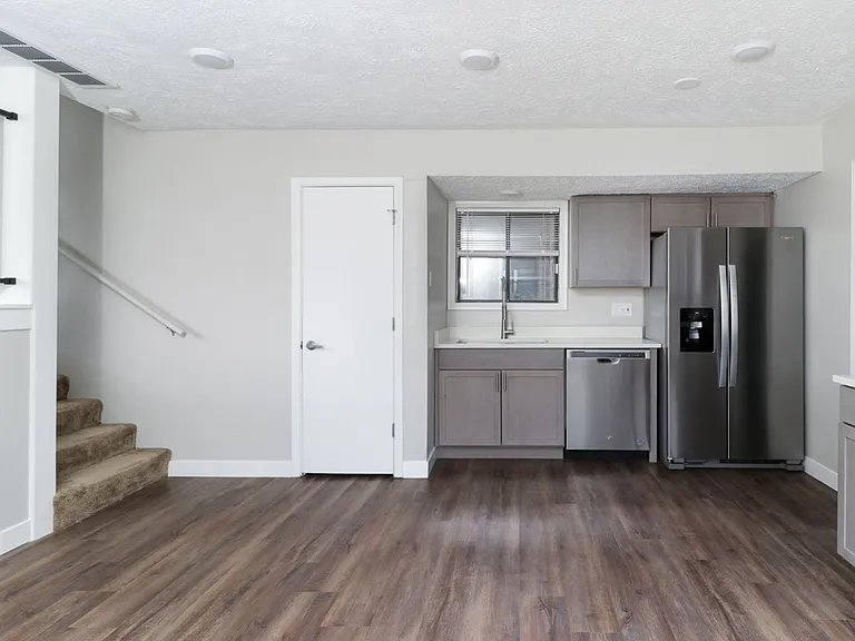 111 N Orr Dr — Photo 7