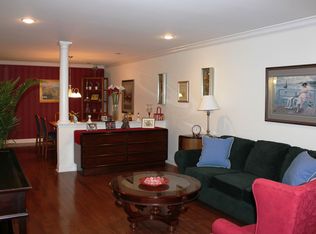 8 Hopkinson Ct, Basking Ridge, NJ 07920