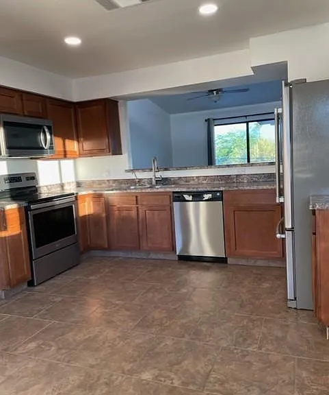 2570 Hacienda Dr — Photo 11