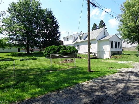 3rd image of 1582 Martha Ave