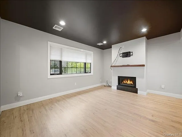 2 Cornwall Ln — Photo 4