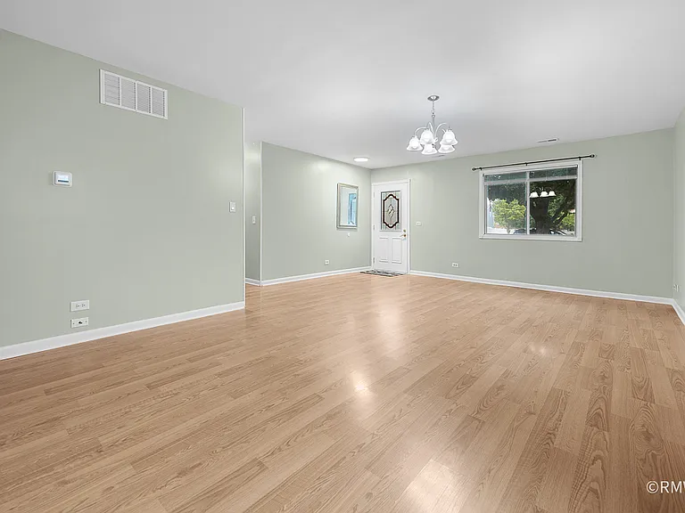 309 Thistle Dr — Photo 4