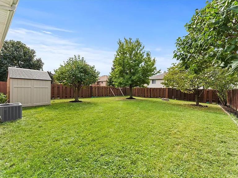 9248 Esplanade Dr #BASEMENT — Photo 18