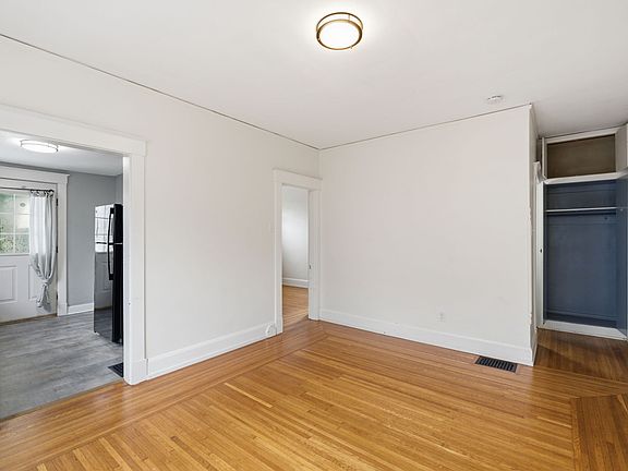 4th image of 457 Lloyd Pl