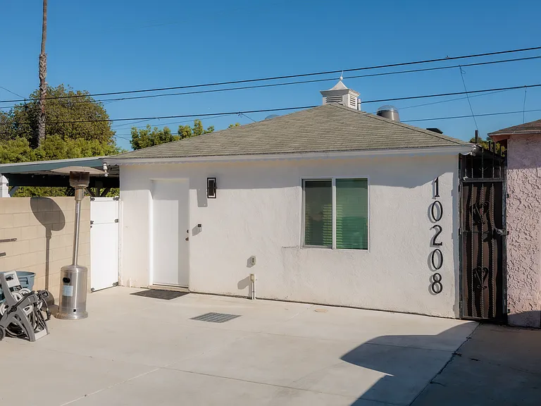 10208 S Hobart Blvd — Photo 33