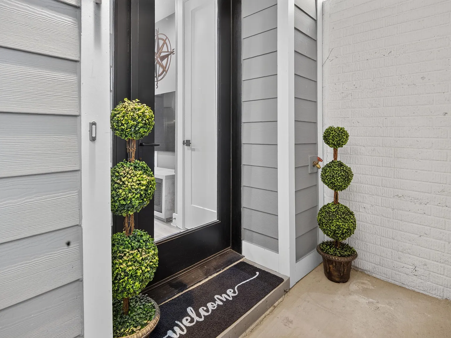 2 bed, 719 sqft, $3,000 — Photo 1