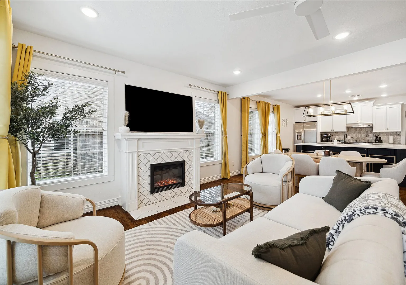 Spacious 4BR Home | Fast WiFi + W/D | 6 Min to Med Center — Photo 4