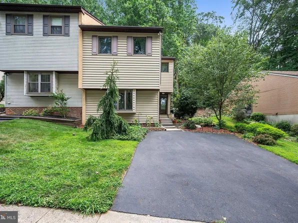 604 Valley Stream Cir, Feasterville, PA 19053