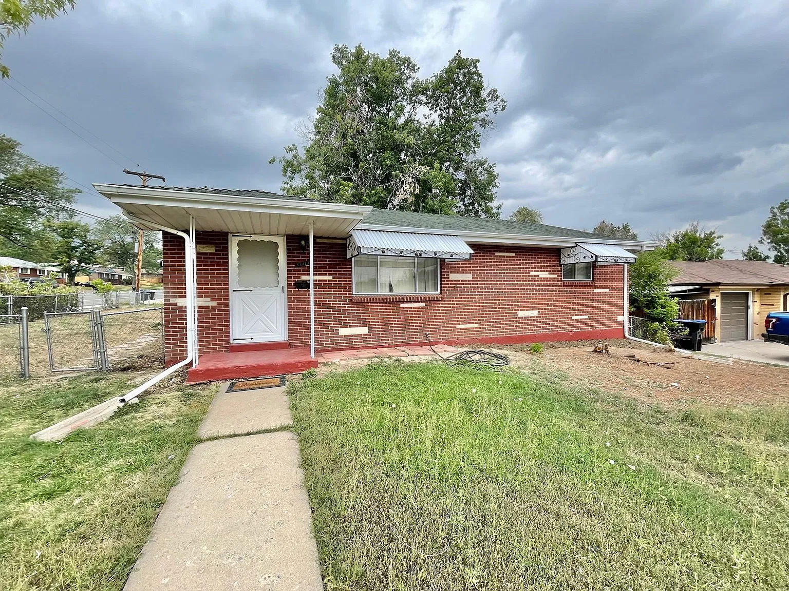 4 bed, 1927 sqft, $2,195 — Photo 2
