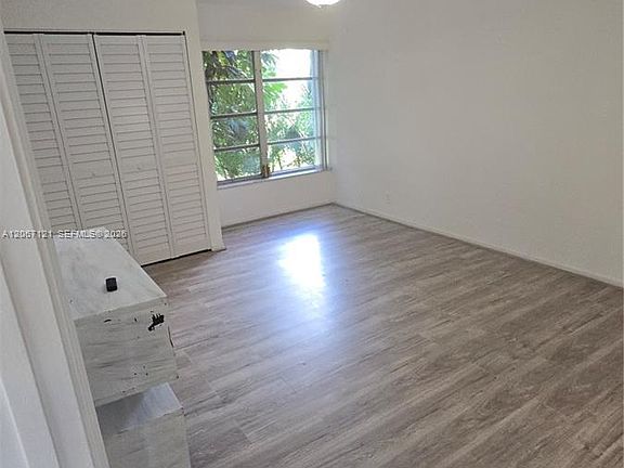 5th image of 3511 Inverrary Dr APT 205
