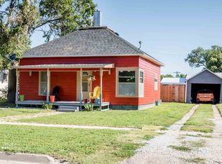 706 Elm St, Arapahoe, NE 68922