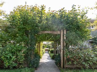 1233 W 16th St #2, North Vancouver, BC V7P 1R5