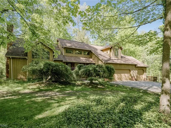 33475 Miles Rd, Moreland Hills, OH 44022