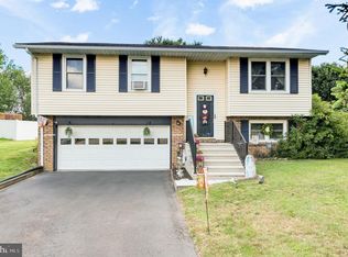 12 W Bonniefield Dr, Gettysburg, PA 17325