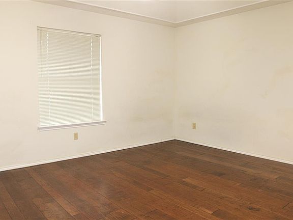 3rd image of 1516 Stratford Dr