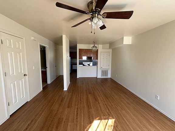 4th image of 1405 N Greenwich Ave #3