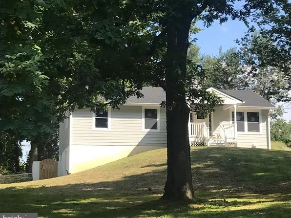 18384 Turnberry Dr, Round Hill, VA 20141