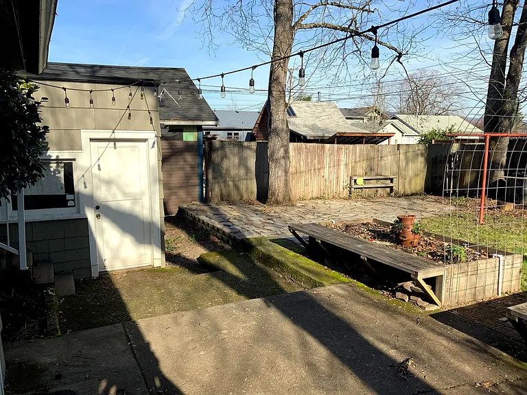 4 Bedroom, 1.5 Bath House — Photo 33
