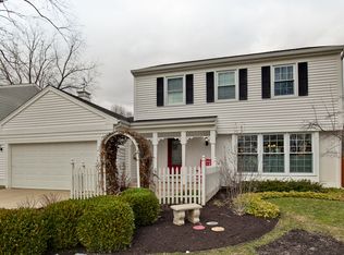 5 Montgomery Ln, Vernon Hills, IL