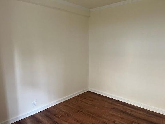4th image of 138 Alexander Ave #1