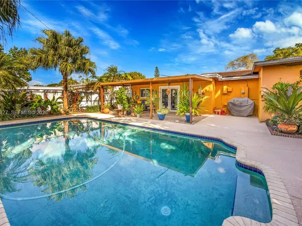 4110 W 7th Ln, Hialeah, FL 33012