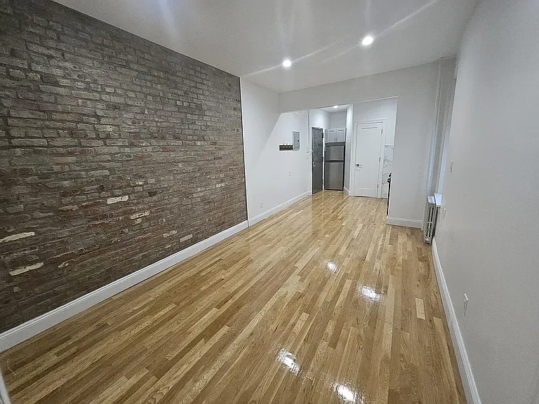 424 E 13th St #21 — Photo 10