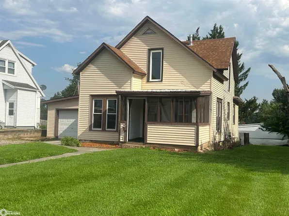 1703 Summit St, Marshalltown, IA 50158