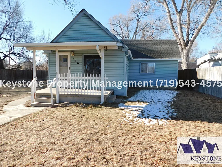 706 W Adams Ave — Photo 1