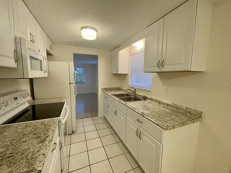 623 Shore Rd #A — Photo 9