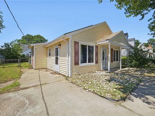 1817 Sparrow Rd, Chesapeake, VA 23320