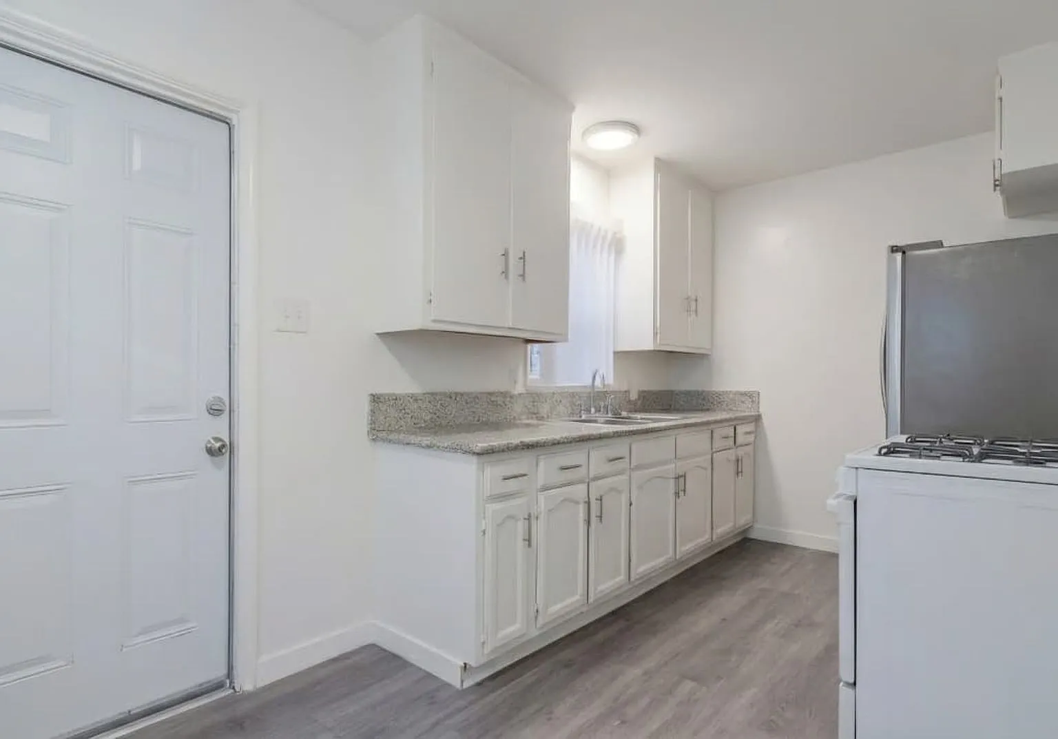 1124-1128 W. 110th — Photo 3