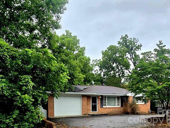 3rd image of 629 Willow Rd