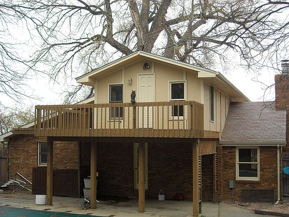 Balcony overlooks pool