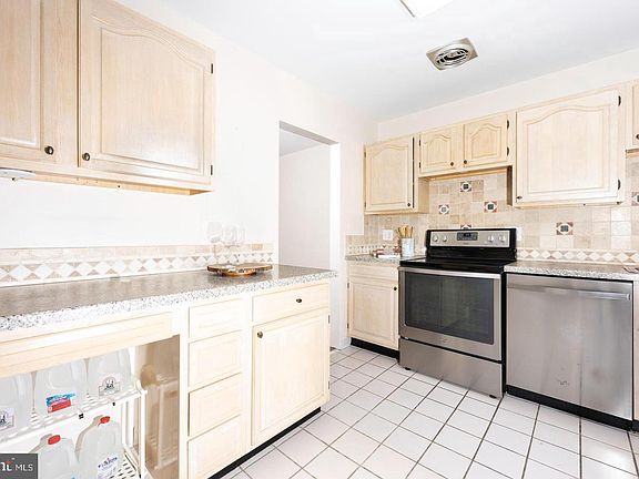 5th image of 5817 Edson Ln #T02
