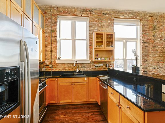 5th image of 2330 W Belmont Ave Unit 4