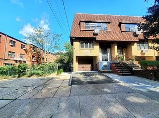 69-15 Douglaston Pkwy, Little Neck, NY 11362