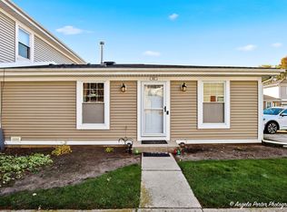 357 Farmingdale Cir, Vernon Hills, IL 60061