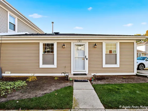 357 Farmingdale Cir, Vernon Hills, IL 60061