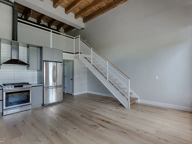 729 N Sangamon St #402 — Photo 4